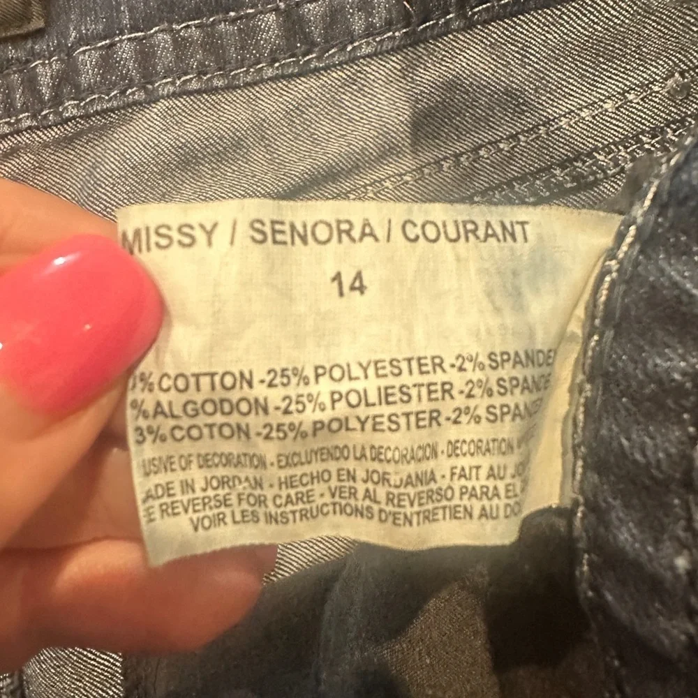 Nine West Indigo Dark Date Night Fit Capri Jeans style: Annette 32/14